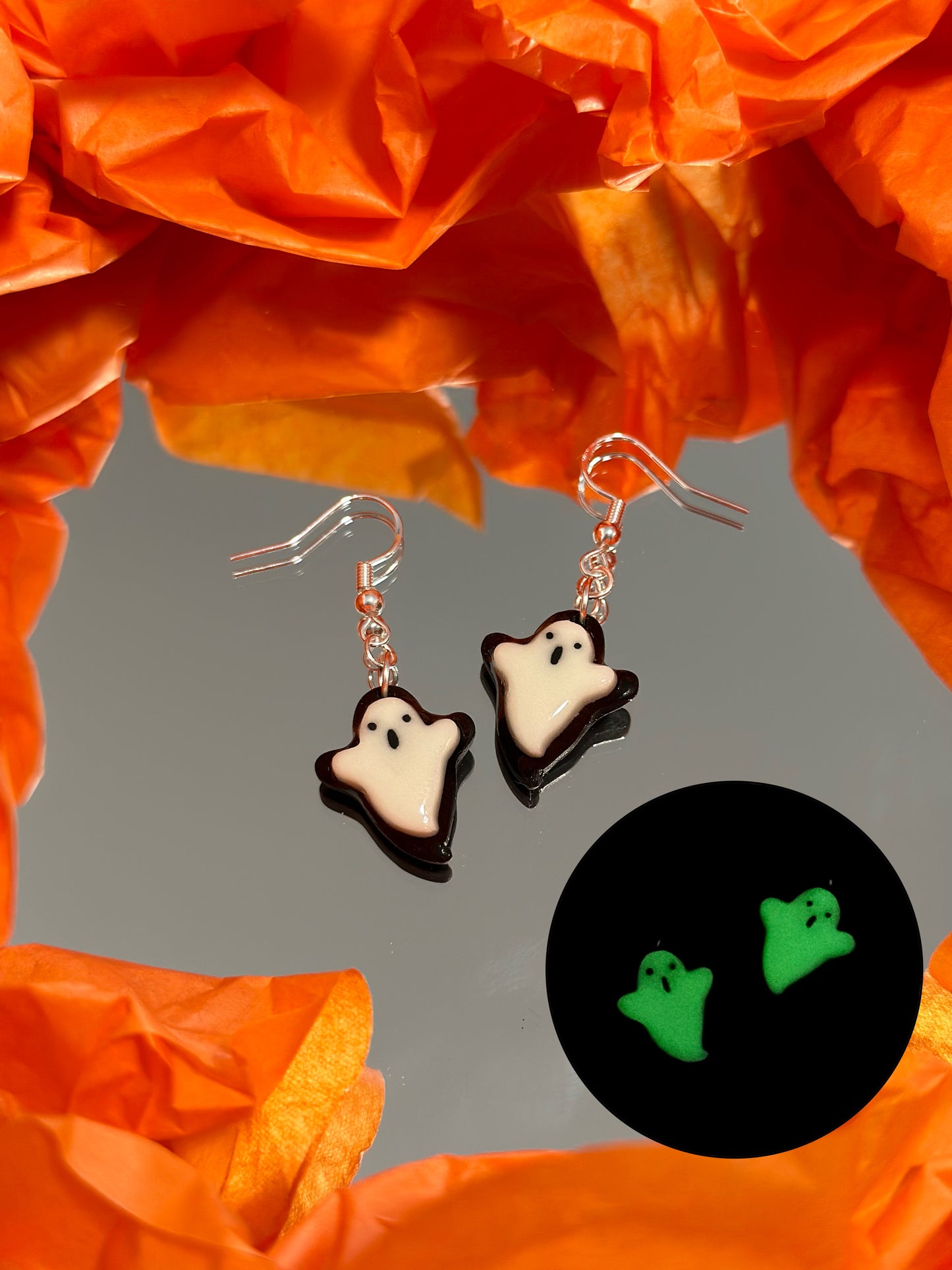 Glowing Spooky Ghosts👻